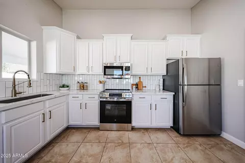 Kitchen - 10334 E Diamond Ave, Mesa, AZ 85208 photo 5 of 5