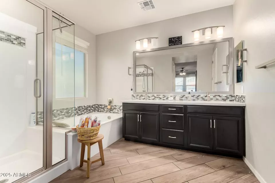 Bath - 15240 W Latham St, Goodyear, AZ 85338 photo 3 of 8