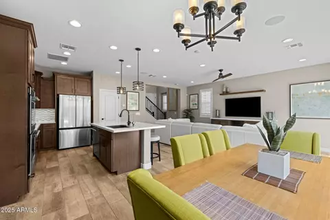9743 E Kinetic Dr, Mesa, AZ 85212