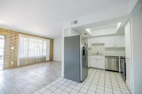 Kitchen - 2011 N 51st St, Phoenix, AZ 85008 photo 2 of 10