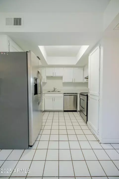 Kitchen - 2011 N 51st St, Phoenix, AZ 85008 photo 1 of 10