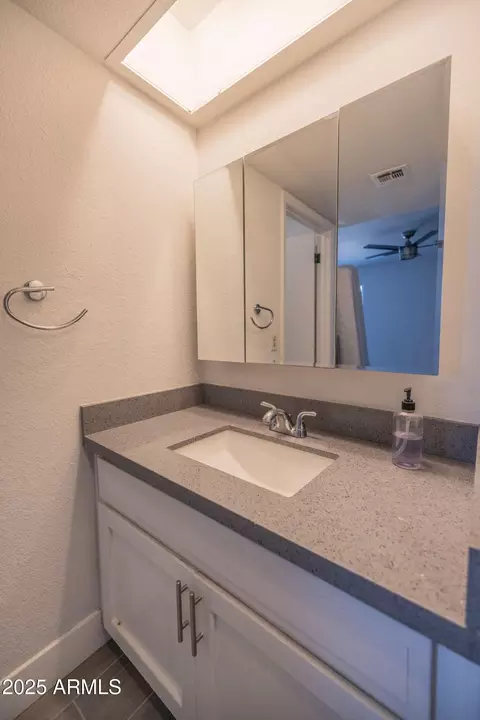 Bath - 2011 N 51st St, Phoenix, AZ 85008 photo 2 of 5