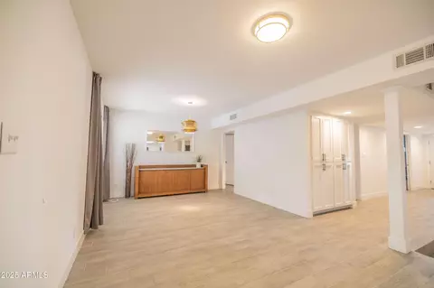 Living - 2011 N 51st St, Phoenix, AZ 85008 photo 3 of 7
