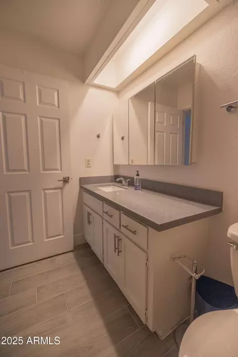 Bath - 2011 N 51st St, Phoenix, AZ 85008 photo 4 of 5