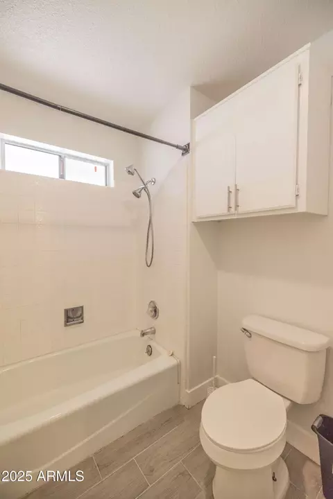 Bath - 2011 N 51st St, Phoenix, AZ 85008 photo 1 of 5