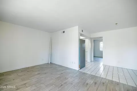 Living - 2011 N 51st St, Phoenix, AZ 85008 photo 1 of 7