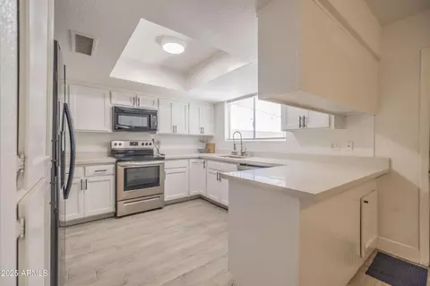 Kitchen - 2011 N 51st St, Phoenix, AZ 85008 photo 10 of 10
