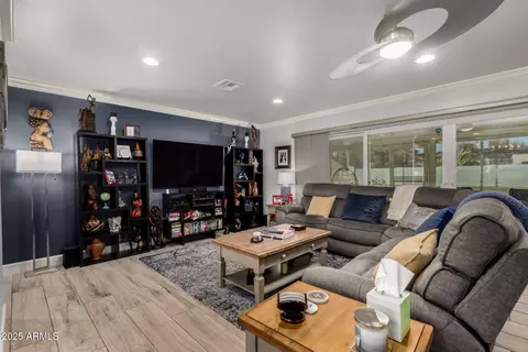 Living - 126 E Harmont Dr, Phoenix, AZ 85020 photo 1 of 3
