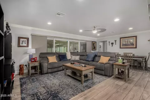 Living - 126 E Harmont Dr, Phoenix, AZ 85020 photo 2 of 3
