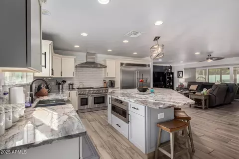 Kitchen - 126 E Harmont Dr, Phoenix, AZ 85020 photo 3 of 4