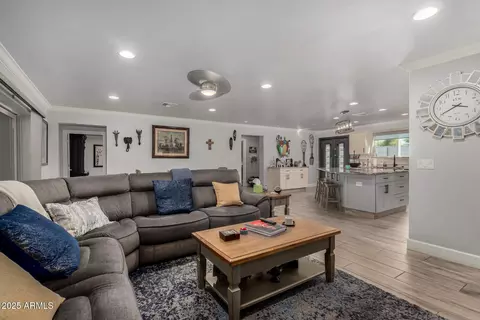 Living - 126 E Harmont Dr, Phoenix, AZ 85020 photo 3 of 3