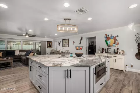 Kitchen - 126 E Harmont Dr, Phoenix, AZ 85020 photo 4 of 4