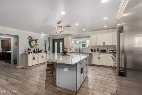 Kitchen - 126 E Harmont Dr, Phoenix, AZ 85020 photo 2 of 4
