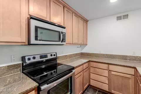 4704 E Paradise Village Pkwy N #224, Phoenix, AZ 85032