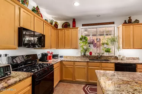 Kitchen - 2677 W Wayne Ln, Anthem, AZ 85086 photo 3 of 4