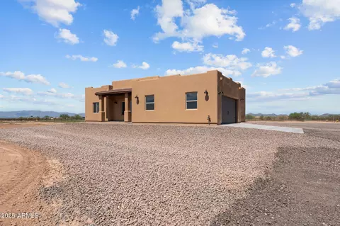 47562 W Ray St, Aguila, AZ 85320