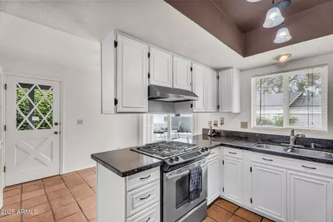 Kitchen - 1515 W Palmaire Ave, Phoenix, AZ 85021 photo 1 of 2