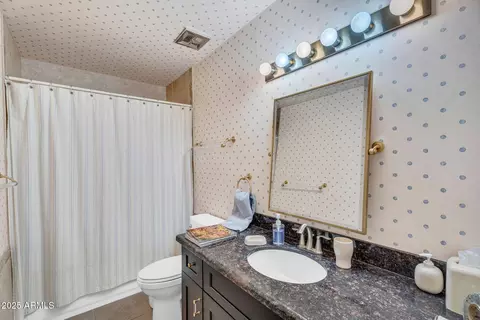 Bath - 1515 W Palmaire Ave, Phoenix, AZ 85021 photo 2 of 2