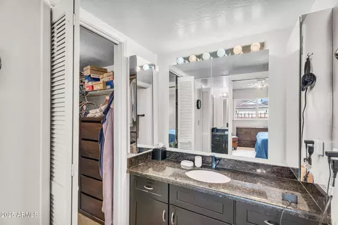 Bath - 1515 W Palmaire Ave, Phoenix, AZ 85021 photo 1 of 2