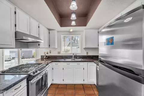 Kitchen - 1515 W Palmaire Ave, Phoenix, AZ 85021 photo 2 of 2
