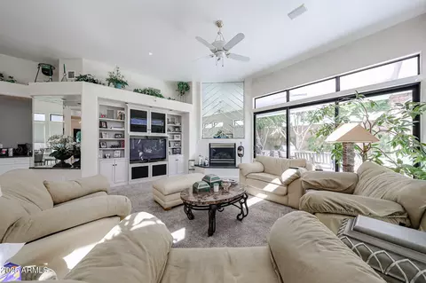 Living - 2012 E Glenn Dr, Phoenix, AZ 85020 photo 2 of 4
