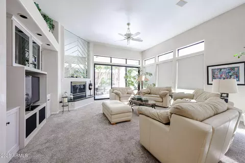 Living - 2012 E Glenn Dr, Phoenix, AZ 85020 photo 1 of 4