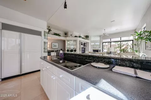 Kitchen - 2012 E Glenn Dr, Phoenix, AZ 85020 photo 6 of 6