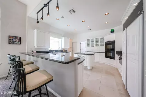 Kitchen - 2012 E Glenn Dr, Phoenix, AZ 85020 photo 2 of 6