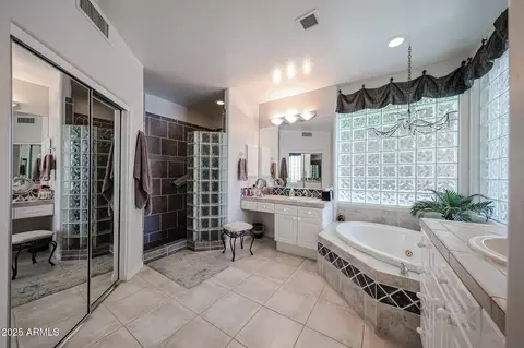 Bath - 2012 E Glenn Dr, Phoenix, AZ 85020 photo 1 of 9