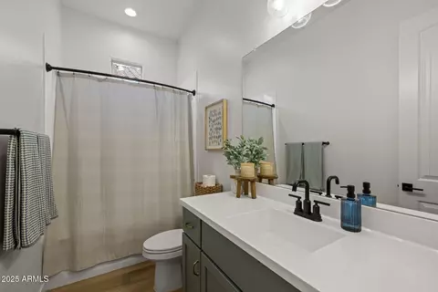 Bath - 4335 E Clifton Ave, Gilbert, AZ 85295 photo 3 of 3