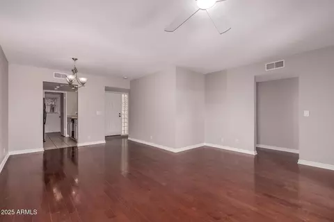 Living - 1173 E Cochise Dr, Phoenix, AZ 85020 photo 2 of 5