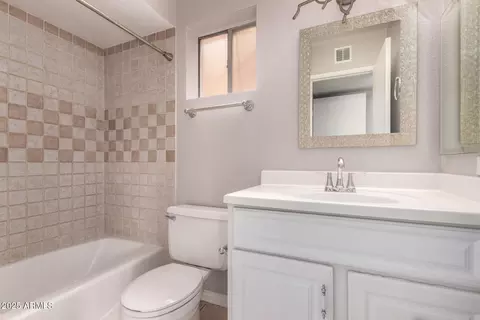 Bath - 1173 E Cochise Dr, Phoenix, AZ 85020 photo 1 of 3