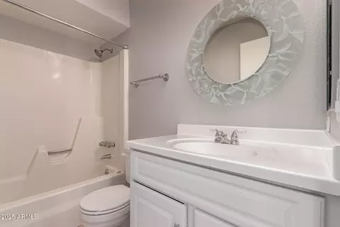 Bath - 1173 E Cochise Dr, Phoenix, AZ 85020 photo 3 of 3