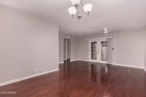 Living - 1173 E Cochise Dr, Phoenix, AZ 85020 photo 3 of 5