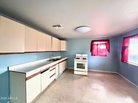 Kitchen - 2002 W Lawrence Rd, Phoenix, AZ 85015 photo 3 of 3