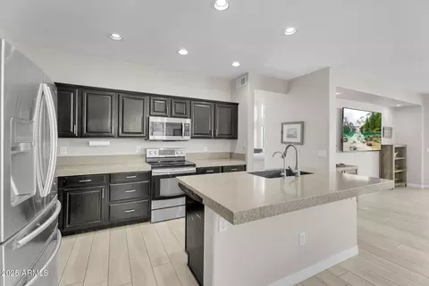 Kitchen - 1785 S Morrison Ln, Gilbert, AZ 85295 photo 3 of 5