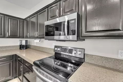 Kitchen - 1785 S Morrison Ln, Gilbert, AZ 85295 photo 4 of 5