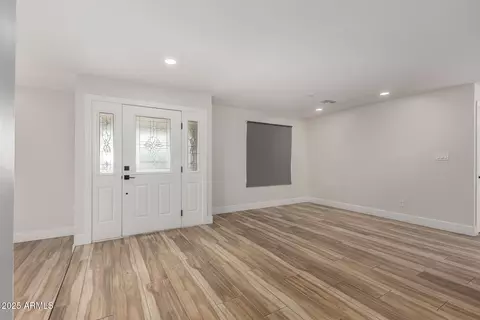 Living - 4243 N 85th Dr, Phoenix, AZ 85037 photo 2 of 5