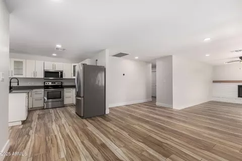 Living - 4243 N 85th Dr, Phoenix, AZ 85037 photo 1 of 5