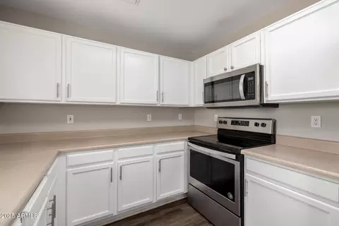 Kitchen - 5713 E Florian Cir, Mesa, AZ 85206 photo 2 of 2