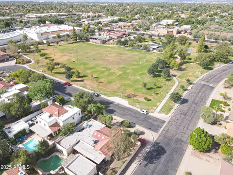 View/Area - 1938 E Calle De Caballos --, Tempe, AZ 85284 photo 2 of 4