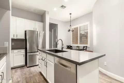 Kitchen - 5370 S Desert Dawn Dr #16, Gold Canyon, AZ 85118 photo 2 of 5