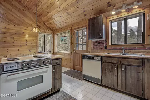 3477 N Foothill Rd, Pine, AZ 85544 photo 9