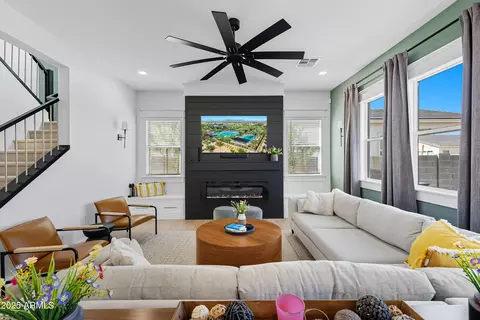 Living - 10028 E Thunderbolt Ave, Mesa, AZ 85212 photo 2 of 5