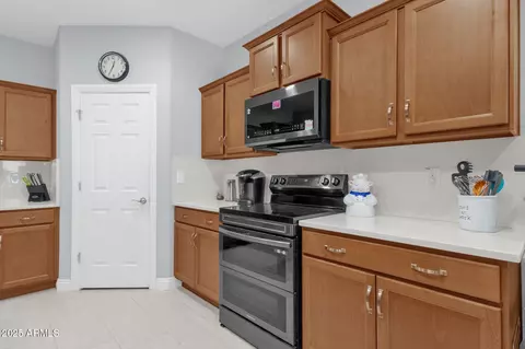 Kitchen - 10830 E Topaz Ave, Mesa, AZ 85212 photo 3 of 4