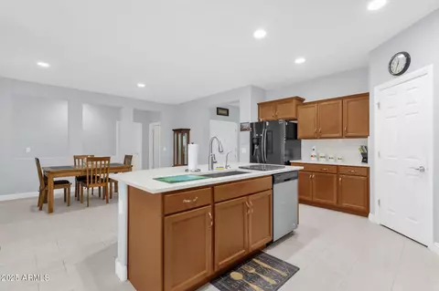 Kitchen - 10830 E Topaz Ave, Mesa, AZ 85212 photo 4 of 4