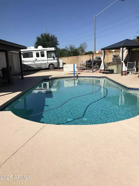 5318 W Shaw Butte Dr W, Glendale, AZ 85304