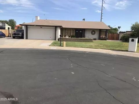 5318 W Shaw Butte Dr W, Glendale, AZ 85304