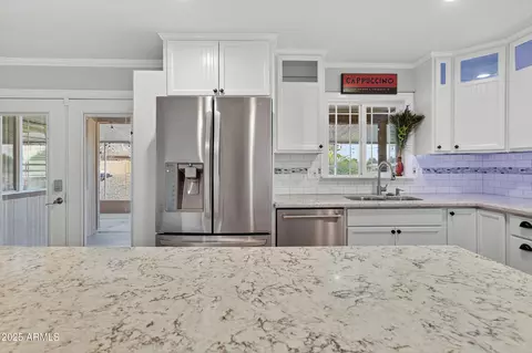 Kitchen - 4846 E Paiute St, Phoenix, AZ 85044 photo 3 of 6
