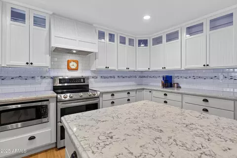 Kitchen - 4846 E Paiute St, Phoenix, AZ 85044 photo 4 of 6
